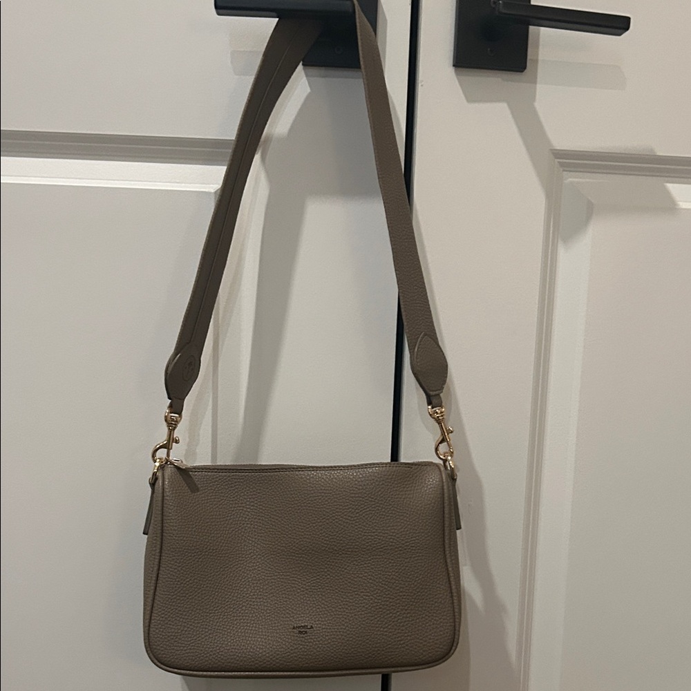Elegant Taupe Leather Shoulder Bag